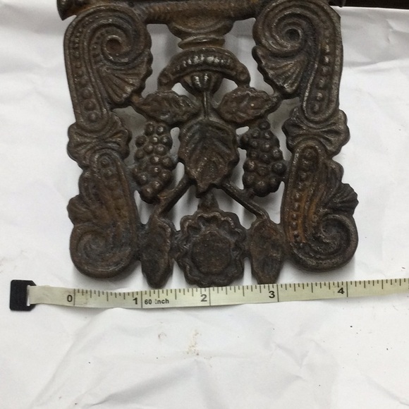 Vintage Cast Iron Pot Holder Hot Plate - Picture 8 of 9